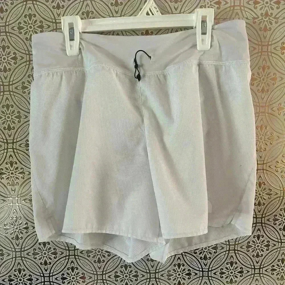 The North Face White Womens Running Shorts. Preowned. Medium.